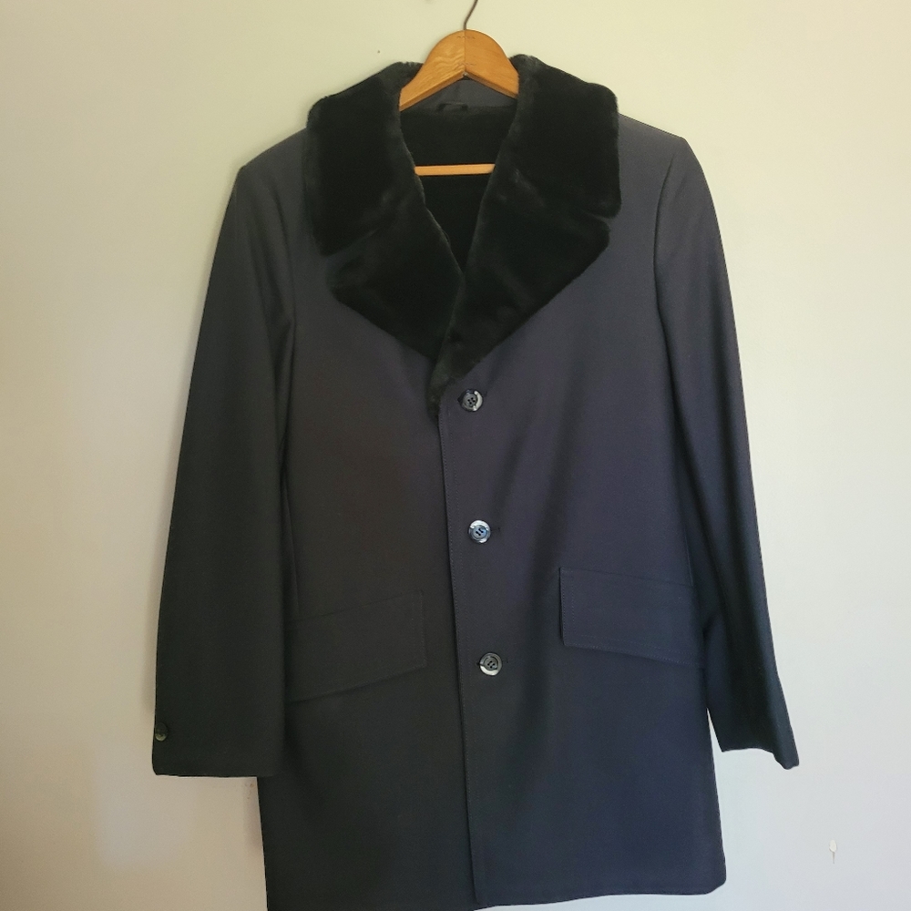 Vintage classic 1950sMen's navy overcoat size 38